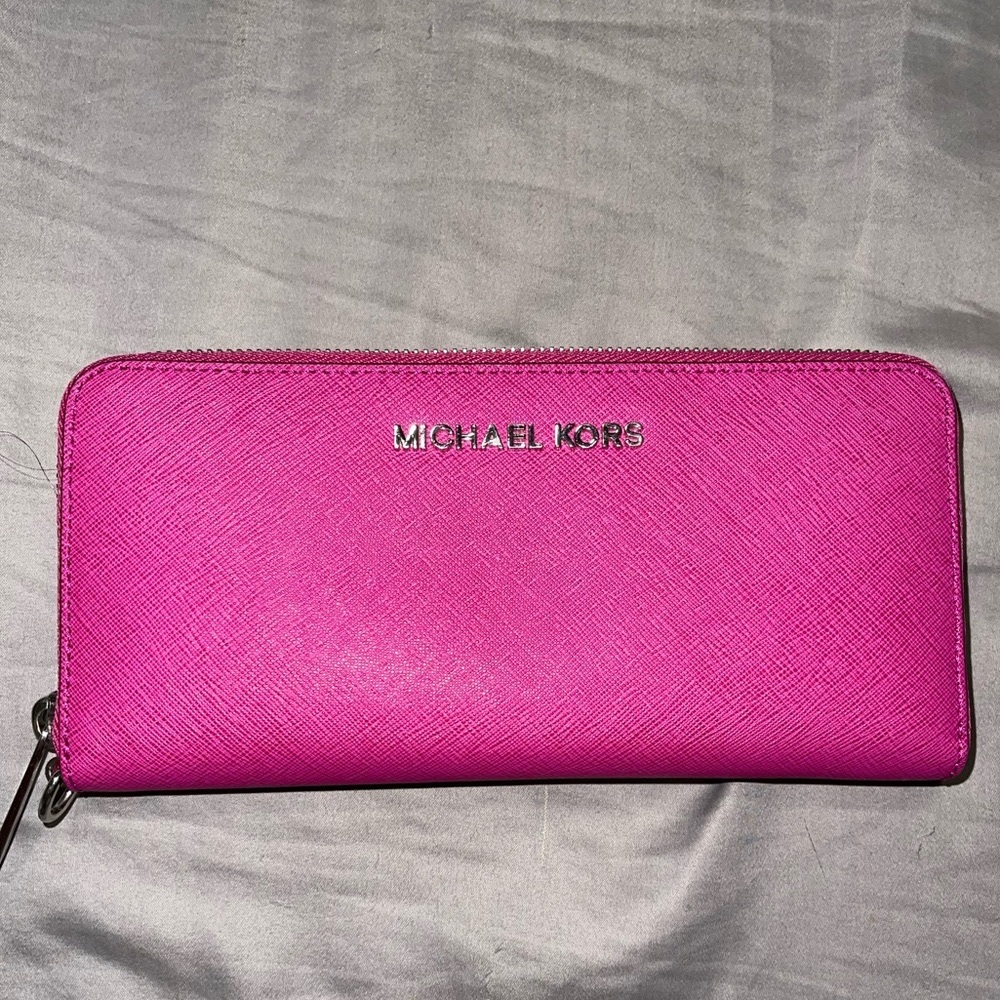 SOLD——— Pink Magenta Michael Kors Wallet
